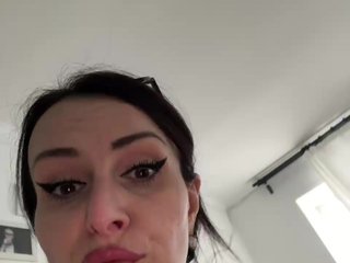 Erotikus videocsevegés _FuckMeNow_