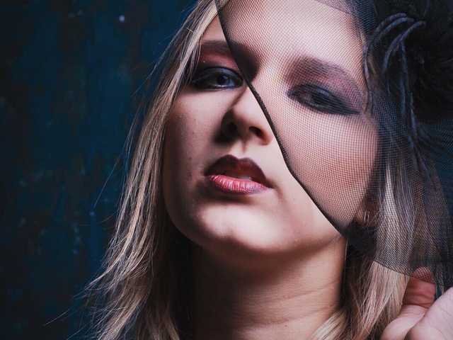 A profil fényképe -stripperela-
