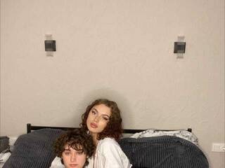 Erotikus videocsevegés 2Sweet4Yours