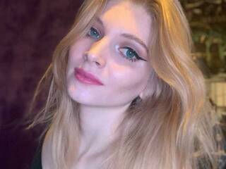 Erotikus videocsevegés Adalinda