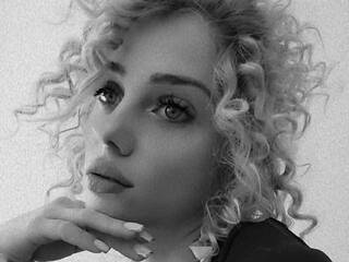 Erotikus videocsevegés AdeleKya