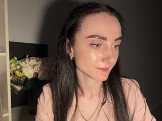 Erotikus videocsevegés Adelina-a