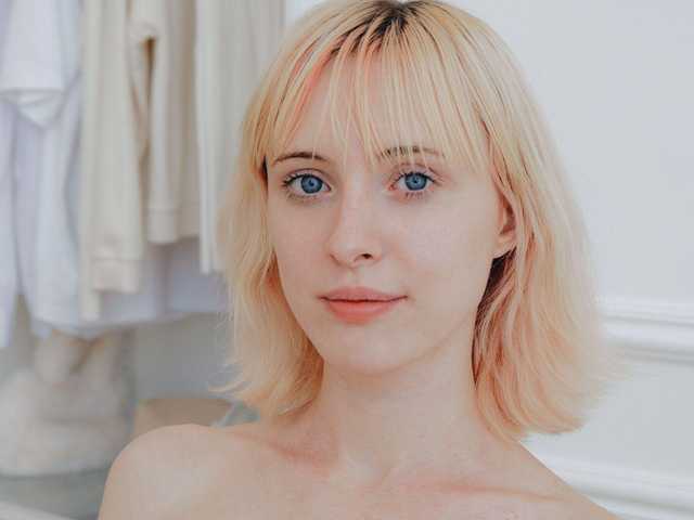 A profil fényképe AdelinaCowell