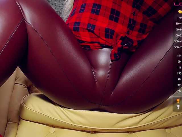 Fényképek AdelleQueen "♥kiss the floor piece of ****!♥ #bbw #bigboobs #mistress #latex #heels #gorgeous