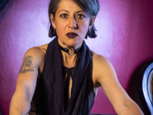 A profil fényképe Ades-lira