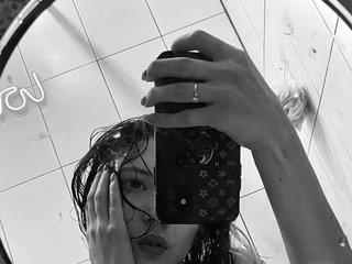 Erotikus videocsevegés Adri-curly
