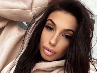 Erotikus videocsevegés AdriaRae18