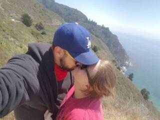 Erotikus videocsevegés AKinkyPair