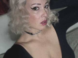 Erotikus videocsevegés Aladeya