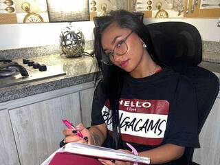 Erotikus videocsevegés Alana-11