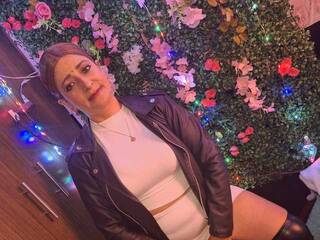 Erotikus videocsevegés AlessadraJones