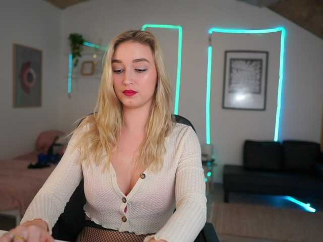 Fényképek AlexisTexas18 Hi! I am Alexis 19 yrs old teen, with perfect ass, nice tits and very hot sexy dance moves! Lets have fun with me! Water on my white T-shirt at goal!