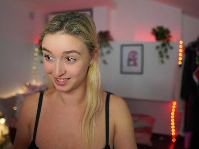 Fényképek AlexisTexas18 Hi! I am Alexis 19 yrs old teen, with perfect ass, nice tits and very hot sexy dance moves! Lets have fun with me! Water on my white T-shirt at goal!