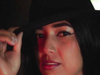 Erotikus videocsevegés alexxbeell