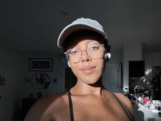 Erotikus videocsevegés AliaYourFav