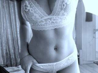 Erotikus videocsevegés AliceRedX