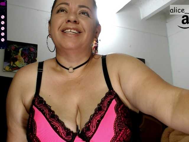 Fényképek AliceTess Let's have a great time together, make me feel happy and horny with u tips!! #milf #latina #mature #bigtits