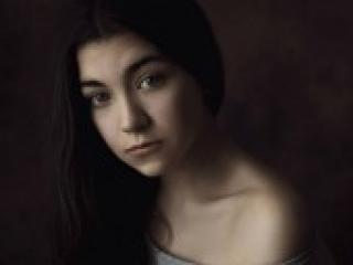 A profil fényképe alinaasi