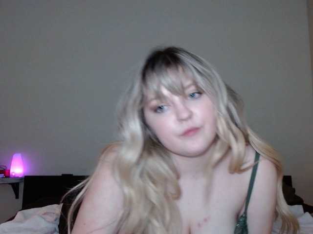 Fényképek AlisaSnow Who wants this YOUNG SLUT to call them DADDY! 5000 cum show!