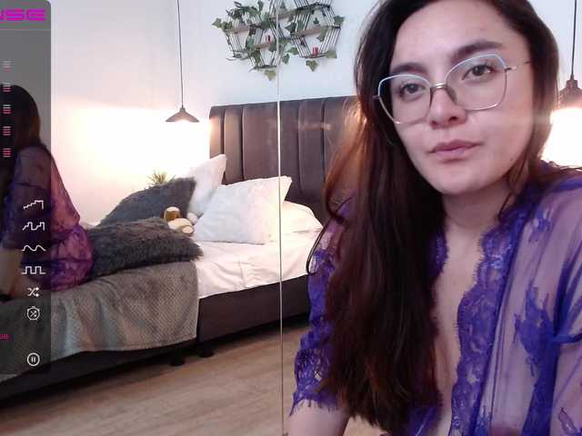 Fényképek AlisonW09 Hi there Im new here! come to enjoy with me