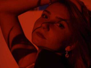 Erotikus videocsevegés AlissaBerryy