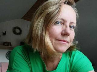 Erotikus videocsevegés AlitsiaKiver