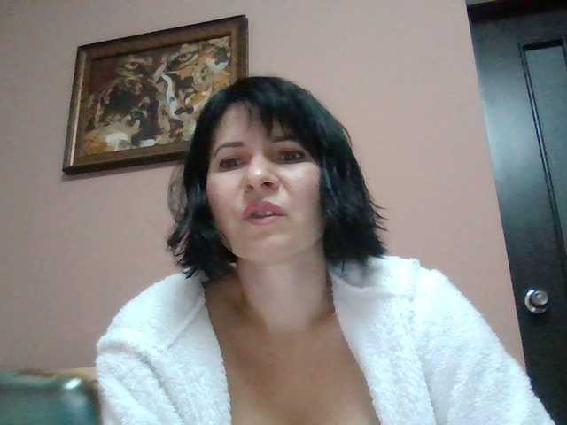 Fényképek AllaBoni Hi guys! WHO MAKE ME CUM???with me a pleasure to entertain) so requests to play me and you will not regrethi,I have a new toy let it protest it together