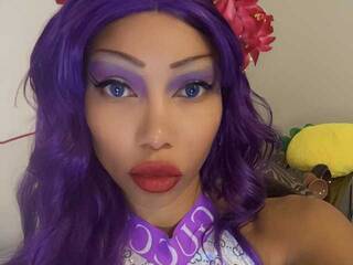 Erotikus videocsevegés AllaStrange