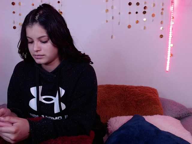 Fényképek Ambeer--1 Hi Guys !!! follow me in my twitter: hennessy_amber tip menu tits for 37, ass for 27, twerk for 30, close up pussy for 60, naked for 80, anal for 65, open cam for 20
