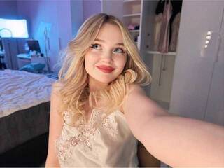 Erotikus videocsevegés AmelyaJeff