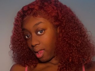 Erotikus videocsevegés AmouraaK