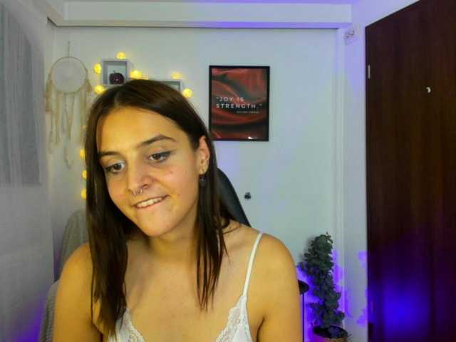 Fényképek Amy-Kush Hi !Im a #new and #naughty #teen here. . Join me for some fun
