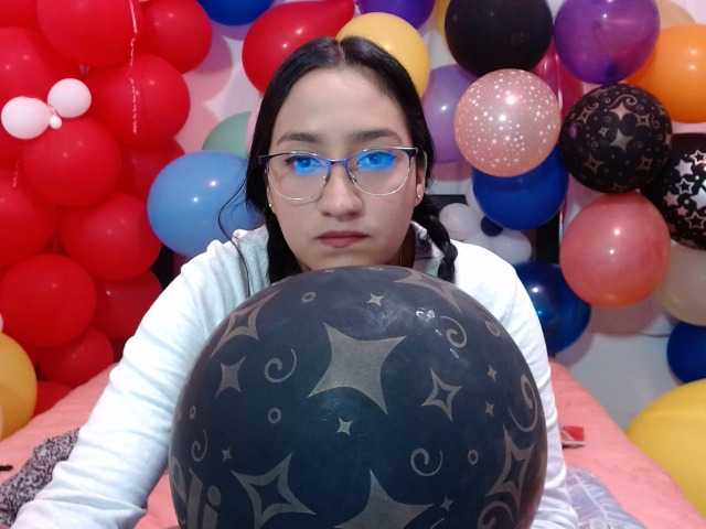 Fényképek Andreacute Hello guys welcome to my room, let's play with my balloons, I'm a looner, I have a hairy pussy, #balloons #bush #hairy #control lush or domi