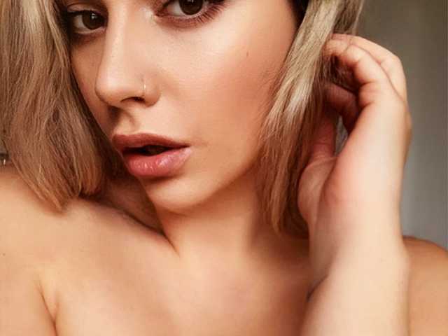 A profil fényképe Angelica