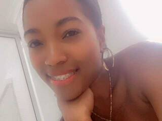 Erotikus videocsevegés Angelinnasexy