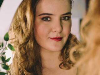 Erotikus videocsevegés AngelRouje