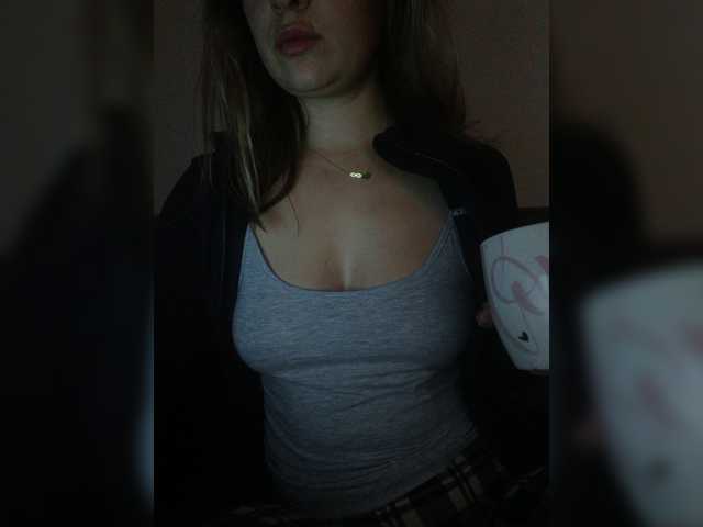 Fényképek AnnaAnanas 500 tokens squeezing my chest