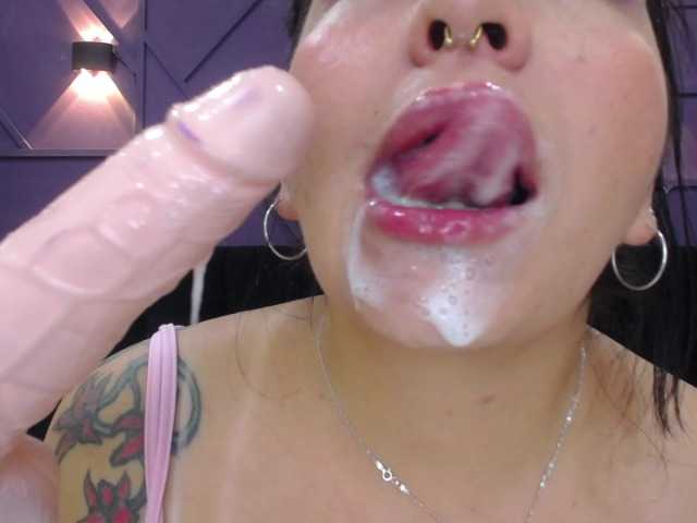 Fényképek Anniieose i want have a big orgasm, do you want help me? #spit #latina #smoke #tattoo #braces #feet #new