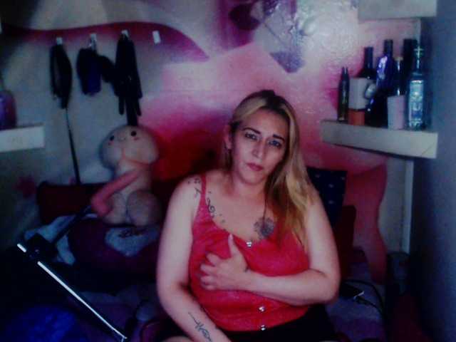 Fényképek annysalazar Hello, welcome to my room! : Please, without demands! Pray or ask! First advice! My Lovense is active, I will be very happy if you make my pussy wet even more.
