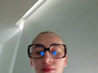 Erotikus videocsevegés AntoniaDilune