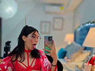 Erotikus videocsevegés April-Sum