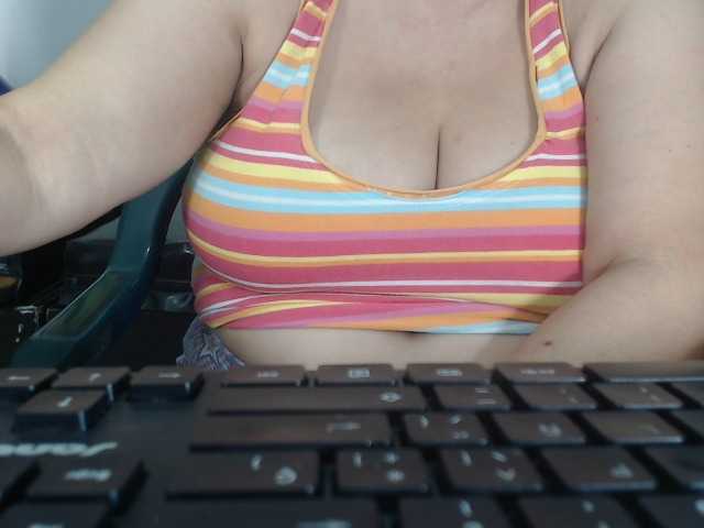 Fényképek ARDIMATURESEX #bbw #bigbelly #bigboobs #grandmother Lovense Lush : Device that vibrates longer at your tips and gives me pleasures #lovense