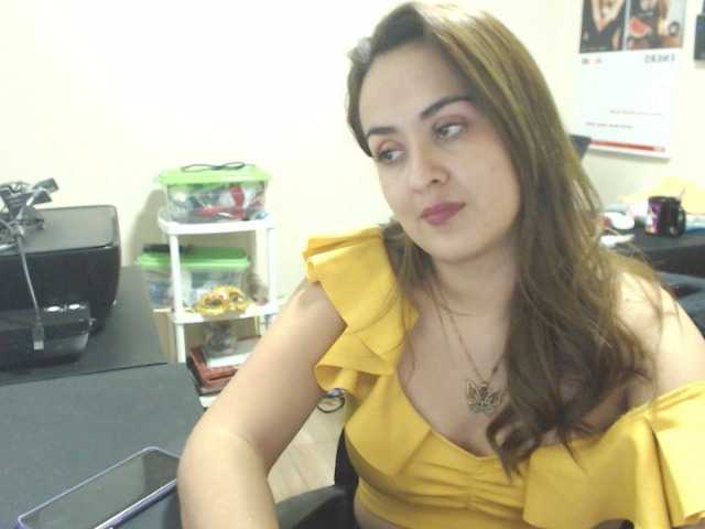 Fényképek ArianaMoore I am in the office shh #office #latina #lovense