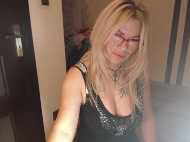 Fényképek ArianeSexy Hello! Sexy milf here. TIP ME FOR FOLLOW.