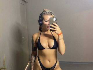 Erotikus videocsevegés ArielArls