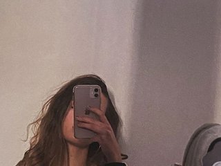 Erotikus videocsevegés AriellaFerr00