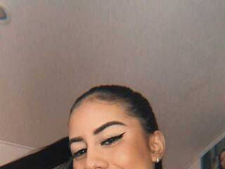 Erotikus videocsevegés AriWeet