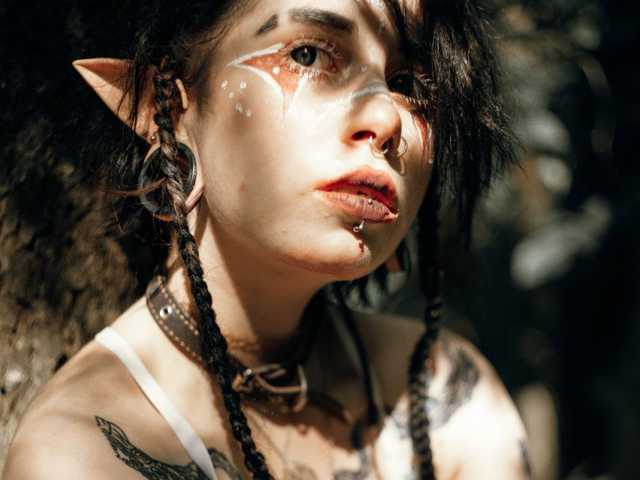 A profil fényképe Aru-k0t0
