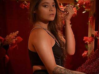 Erotikus videocsevegés AryaLovejoy