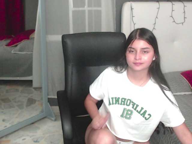 Fényképek Aurora2308 hey guys! I have two surprises for you under my shirt, do you want to see? 55 49
